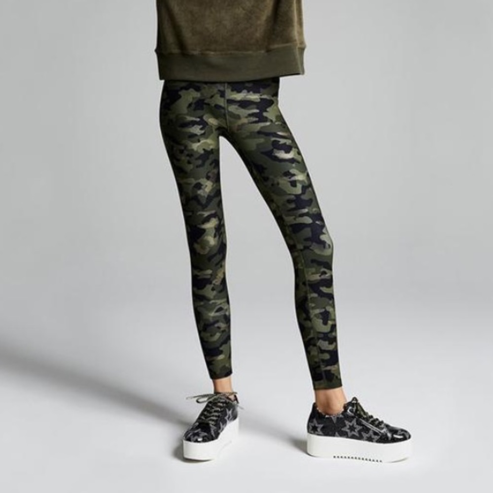 Betsey Johnson Camo Leggings M NWT